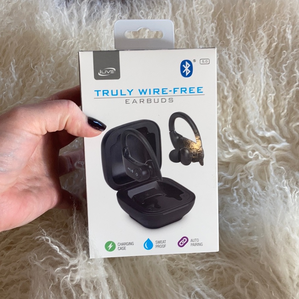 Wire less earbuds.